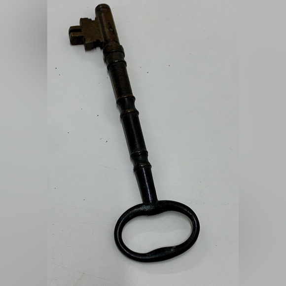 c. 1900 Antique Michigan Industrial Commercial Solid Barrel Skeleton Key - Picture 3 of 7